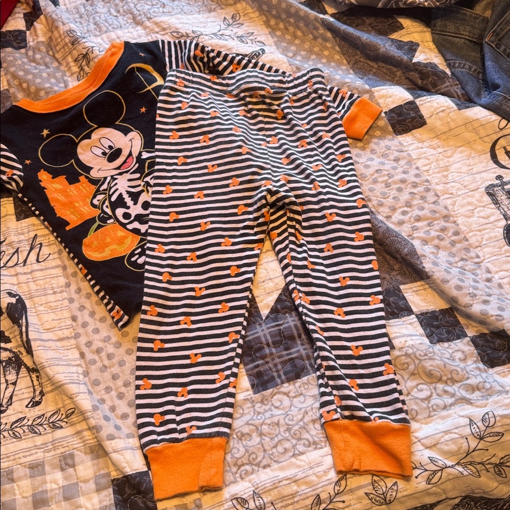 Mickey PJs - Picture 4 of 7